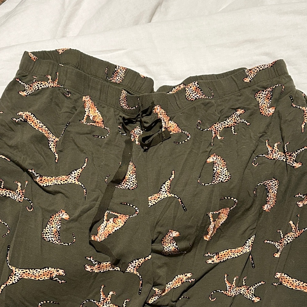 Victorias Secret Modal Pajama Set- XXL Olive Green Leopard - Picture 4 of 4
